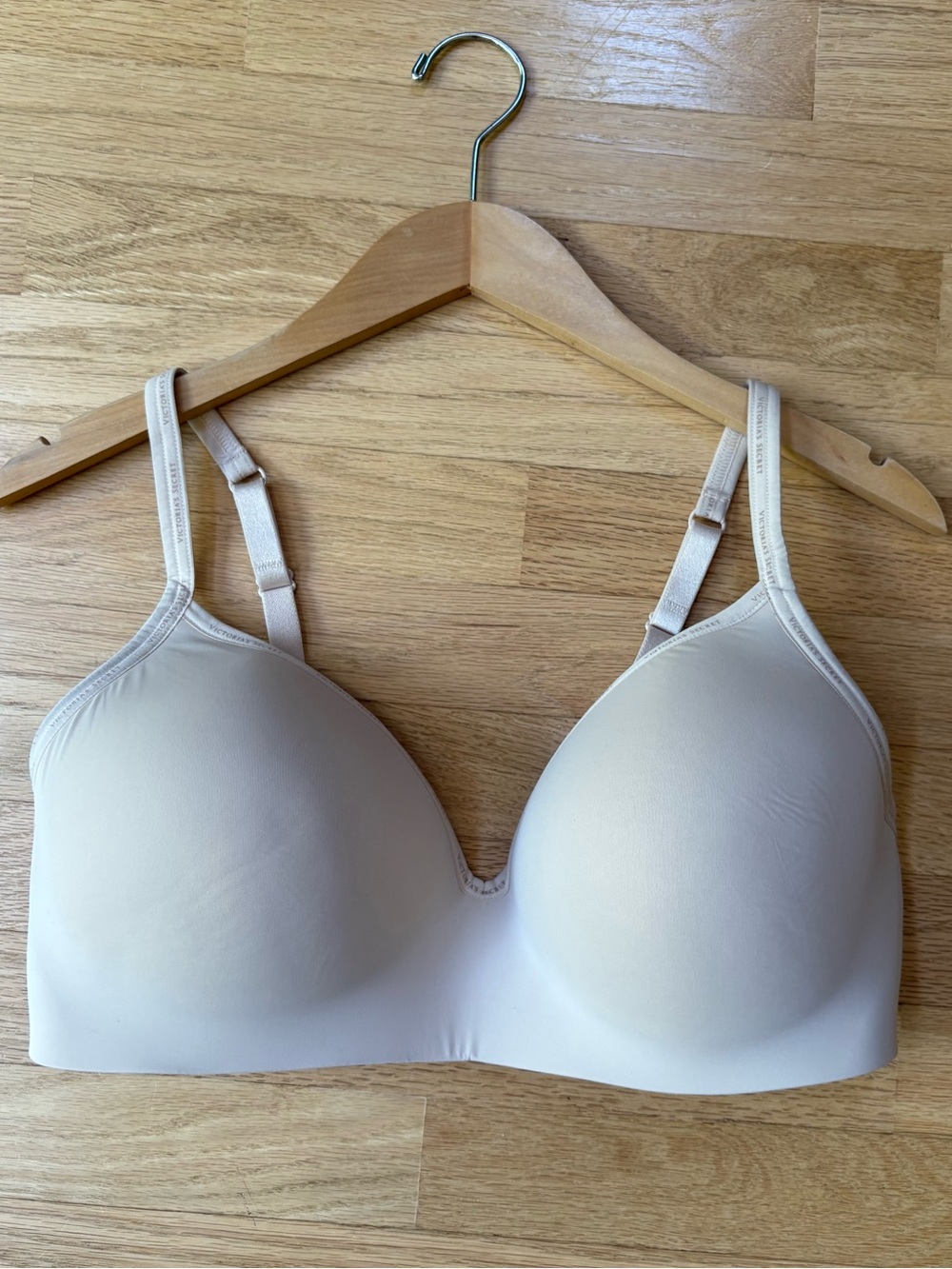 Victoria's Secret T-shirt Lightly Lined Wireless Bra Size 38DD
